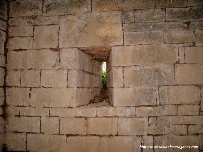 INTERIOR DE LA TORRE: VANO ASPILLERADO